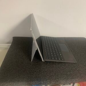 Surface Pro 6 w/ 8th gen i5/ 12.5” Toch/ 8 GB/ 256 GB/ Win 11 Pro